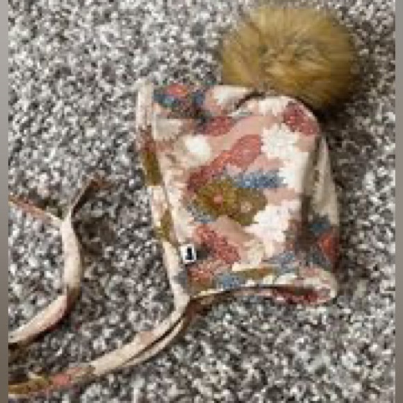 Little and Lively toddler winter bonnet - Picture 2 of 3